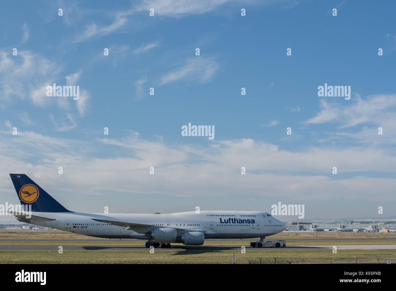 Reisen, Deutschland, Hessen, Francoforte sul meno, Flughafen, ottobre 18. Eine Boeing 747-830 mit der Kennung D-ABYM rott auf das Startfeld des Frankfurt Foto Stock