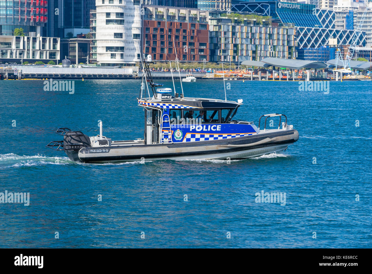 Vista ravvicinata di una barca di polizia pattuglia a Sydney in Australia Foto Stock