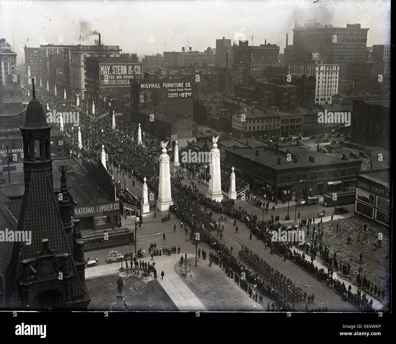 La guerra mondiale I veterani del XII ingegneri parade giù dodicesima Street Foto Stock