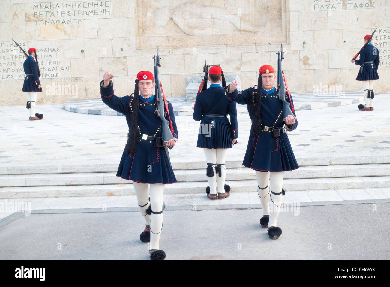Cambio della guardia al Palazzo del Parlamento della Grecia. Atene. Novembre 15, 2016. Foto Stock