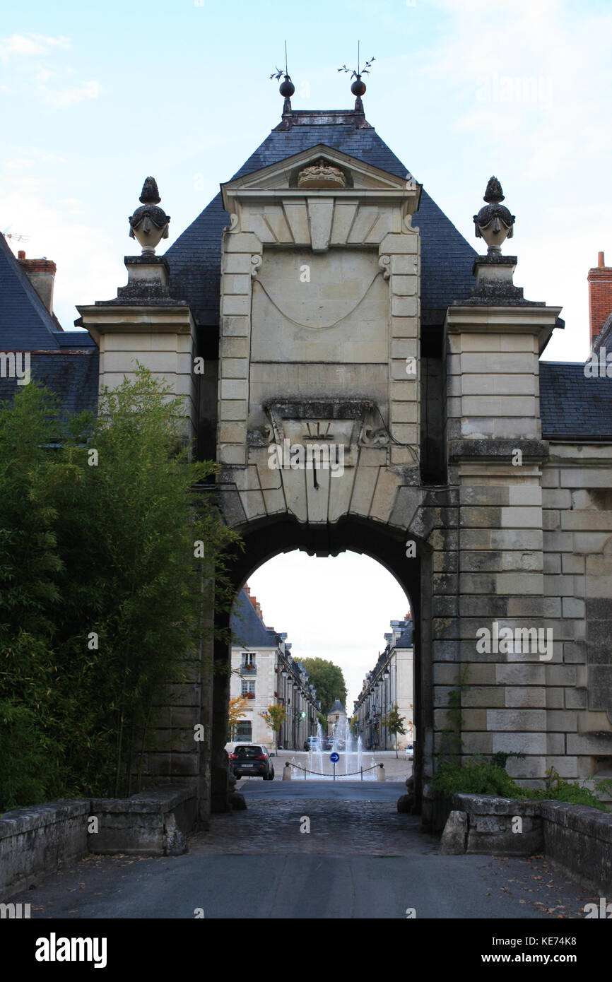 Grand Rue, Richelieu, Francia. La città intera è stata progettata e costruita nel XVII secolo dal Cardinale Richelieu. Foto Stock