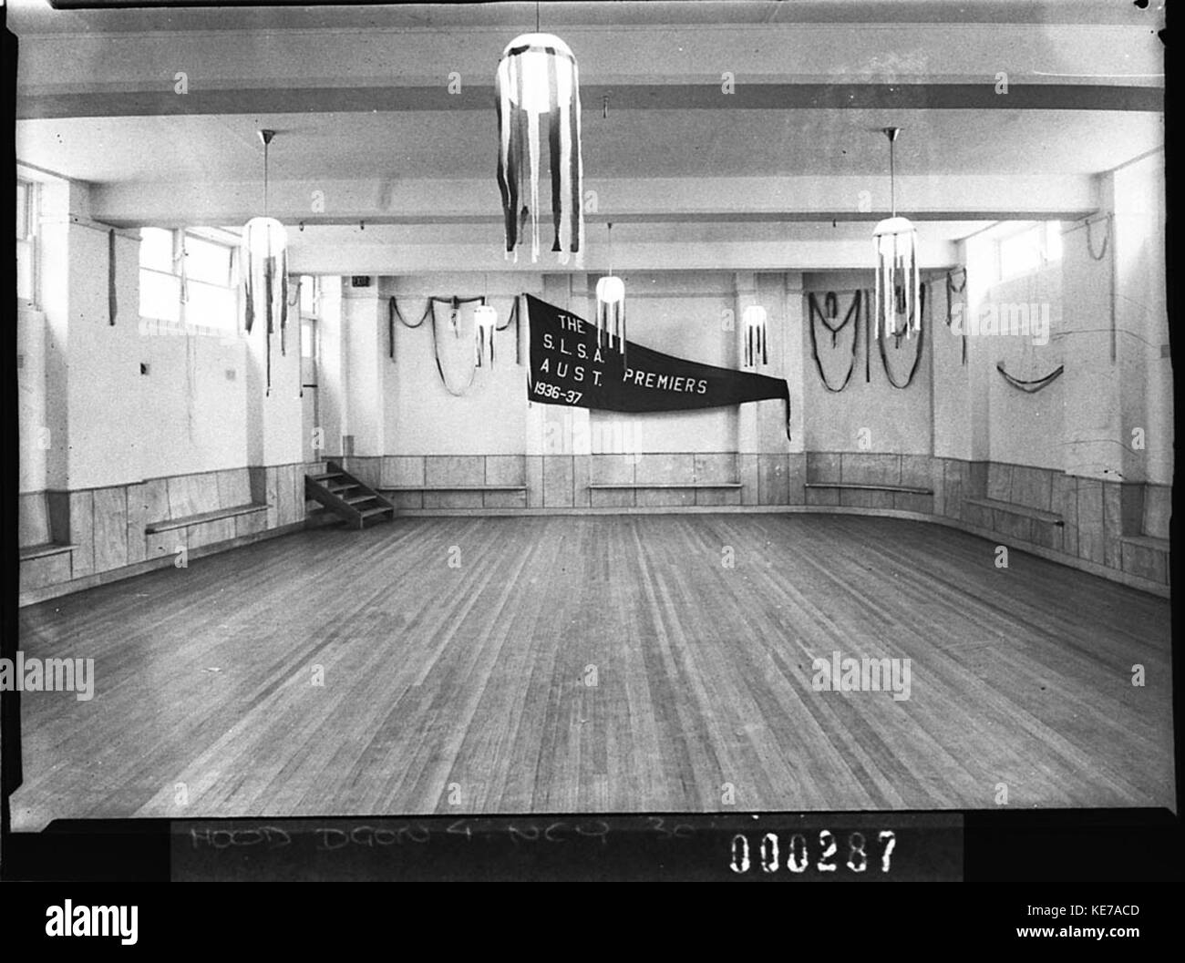 12069 interno mostra il Surf Life saving Club Dance Hall Manly surf pavilion per costruire Publishing Co Foto Stock