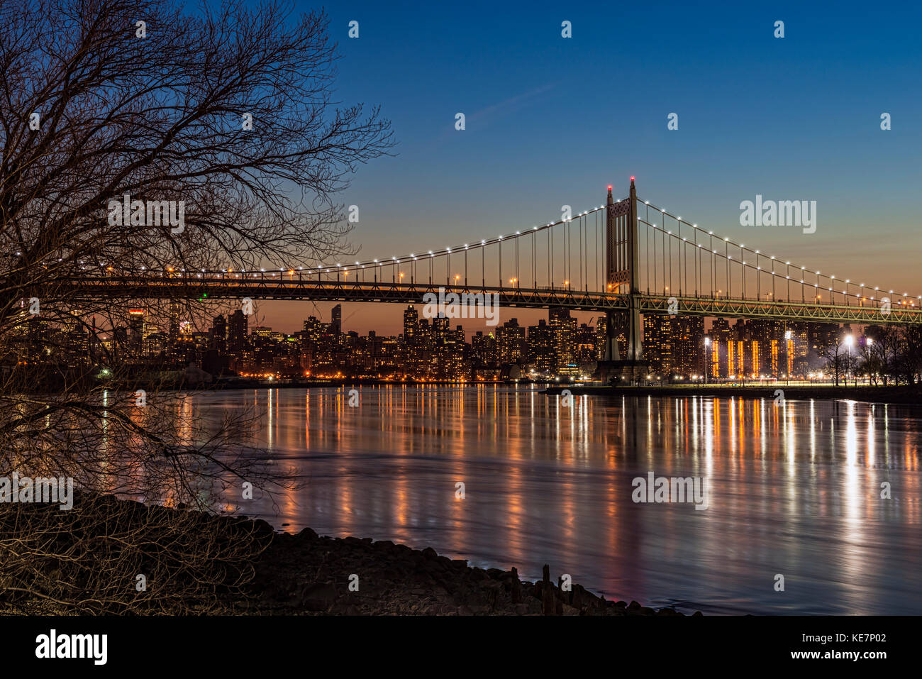 Rfk Triboro Bridge al crepuscolo; la città di New York, New York, Stati Uniti d'America Foto Stock