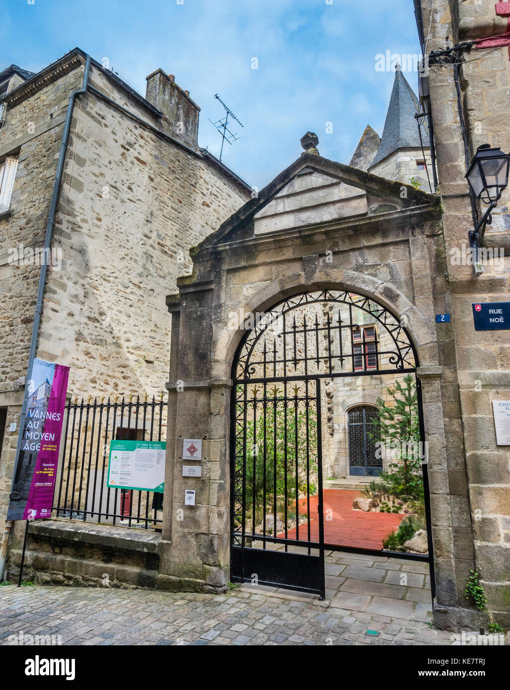 Francia, Bretagna Morbihan, Vannes, cortile di Château-Gailard History Museum Foto Stock