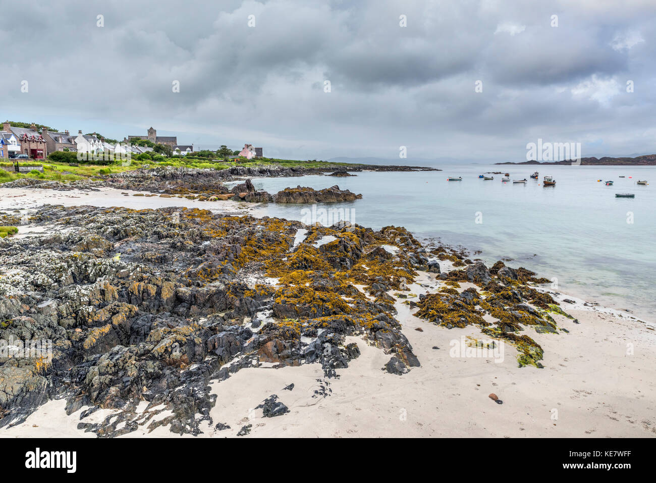 Spiaggia sulla costa est dell'isola di Iona, vicino al traghetto di Mull, Argyll and Bute, Scotland, Regno Unito Foto Stock