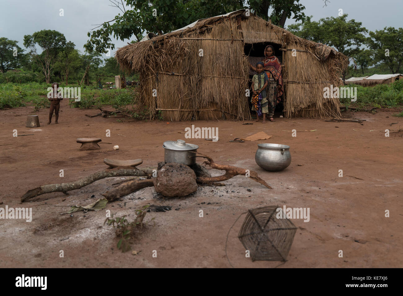 Migliaia di persone sono state uccise dal momento che la Repubblica centrafricana cadde in un lento-zangolatura guerra civile a seguito di un colpo di stato nel 2013. vicino a un milione di altre persone sono fuggite dalle loro case temendo la cattura di una pallottola vagante o diventare vittime di omicidi mirati. oggi, auto del governo democraticamente eletto sguaina piccolo a nessun potere al di fuori della capitale Bangui. più di una dozzina di gruppi armati controllare vaste aree del paese, esercitando i propri marchi di autorità dalla tassazione alla giustizia. Foto Stock