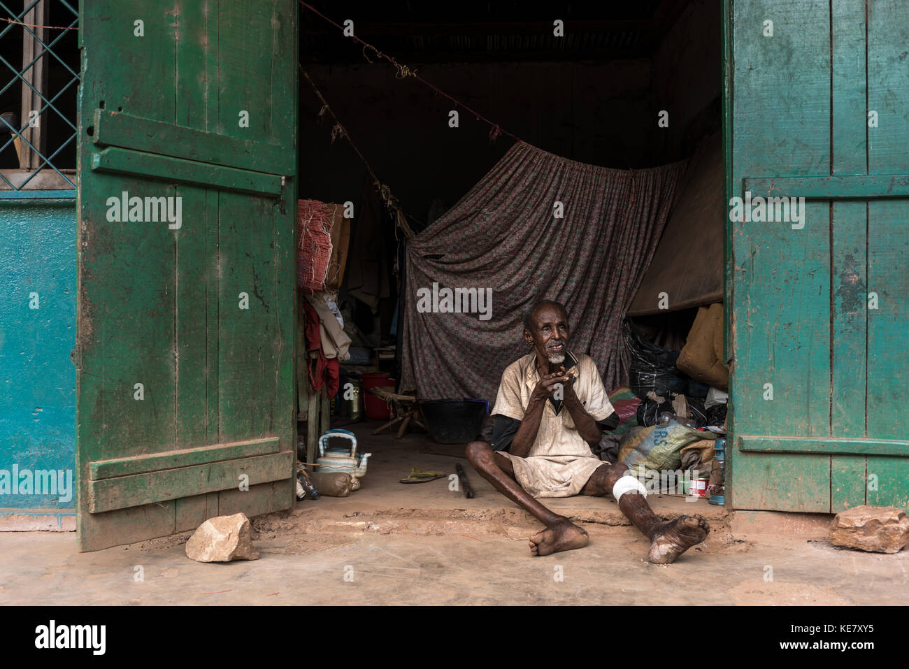 Migliaia di persone sono state uccise dal momento che la Repubblica centrafricana cadde in un lento-zangolatura guerra civile a seguito di un colpo di stato nel 2013. vicino a un milione di altre persone sono fuggite dalle loro case temendo la cattura di una pallottola vagante o diventare vittime di omicidi mirati. oggi, auto del governo democraticamente eletto sguaina piccolo a nessun potere al di fuori della capitale Bangui. più di una dozzina di gruppi armati controllare vaste aree del paese, esercitando i propri marchi di autorità dalla tassazione alla giustizia. Foto Stock