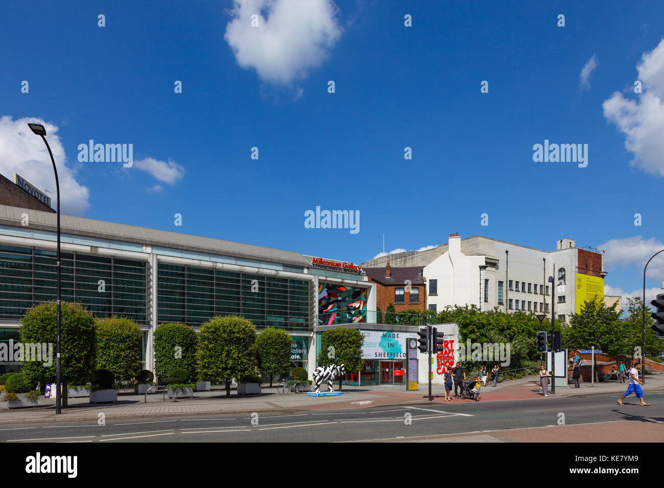 Millennium Gallery Art Craft and Design Museum da Arundel Gate, Sheffield, South Yorkshire, Regno Unito Foto Stock
