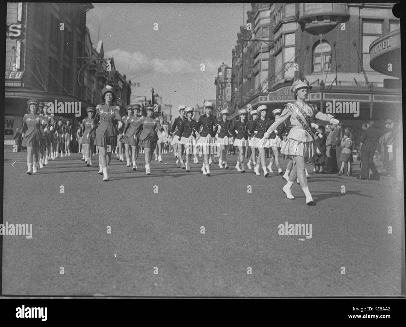 32823 la dedizione e la presentazione di colori Australian ragazze Marching Association Foto Stock 32823 la dedizione e la presentazione di colori Australian ragazze Marching Association Foto Stock