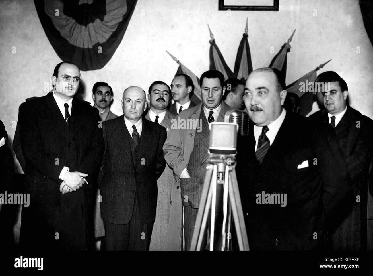 Evento mercantile che mostra attività commerciali o commerciali che coinvolgono beni, servizi o mostre, eventualmente svolti in un mercato o in uno spazio pubblico. Foto Stock