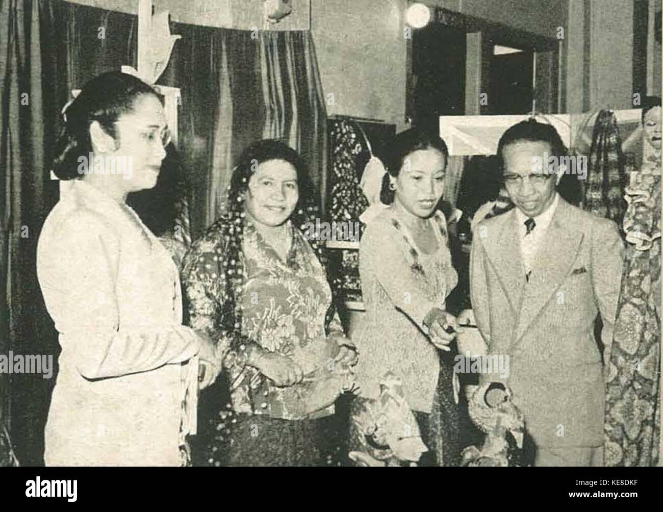 Ibu Sud a beni domestici mostra, Wanita di Indonesia p97 (G Muller) Foto Stock