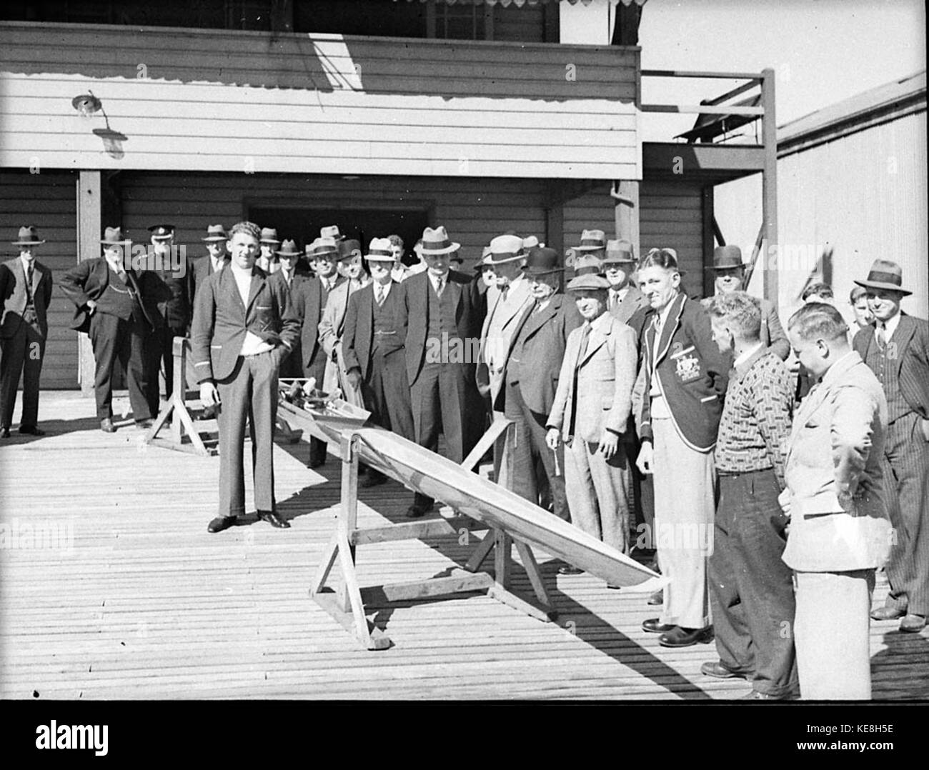 35315 Battesimo della barca presso la polizia capannoni per Cecil Pearce Foto Stock