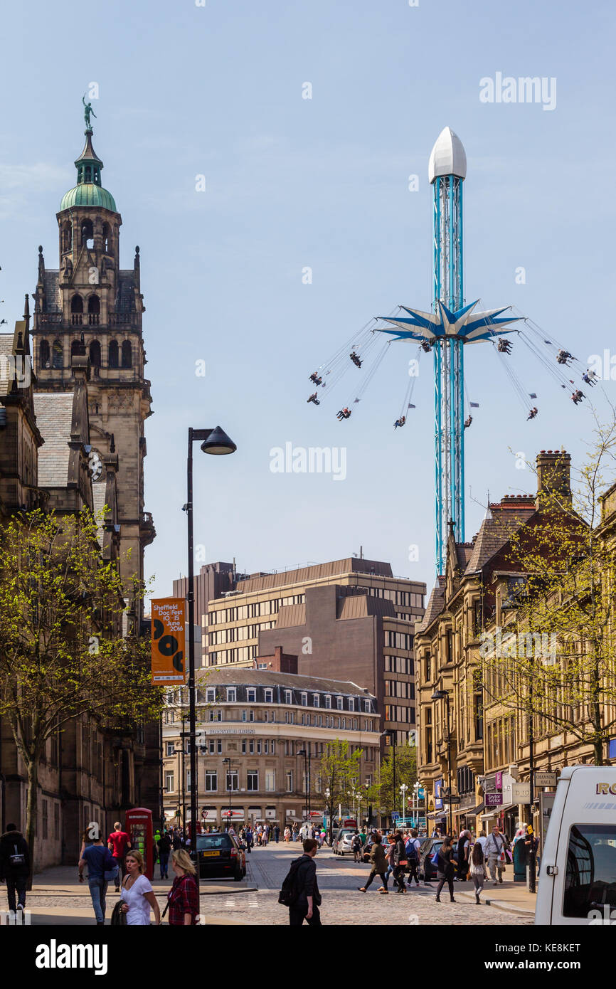 Star Flyer giostra a cima fargate dal Surrey Street, maggio 2016, Sheffield, Regno Unito Foto Stock