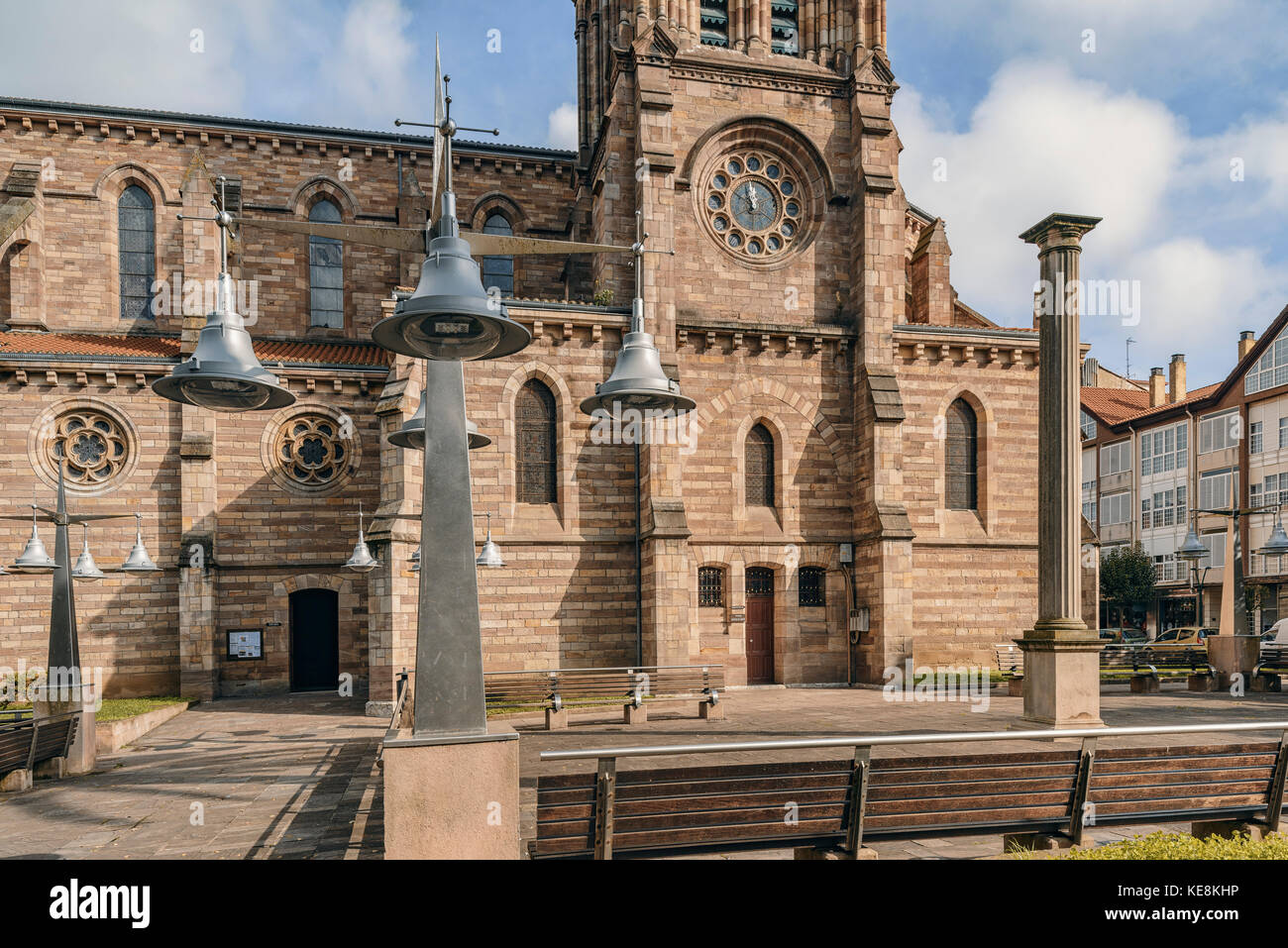 Chiesa di Nuestra Señora de la Asunción nella città di Torrelavega, Cantabria, SPAGNA Foto Stock Chiesa di Nuestra Señora de la Asunción nella città di Torrelavega, Cantabria, SPAGNA Foto Stock