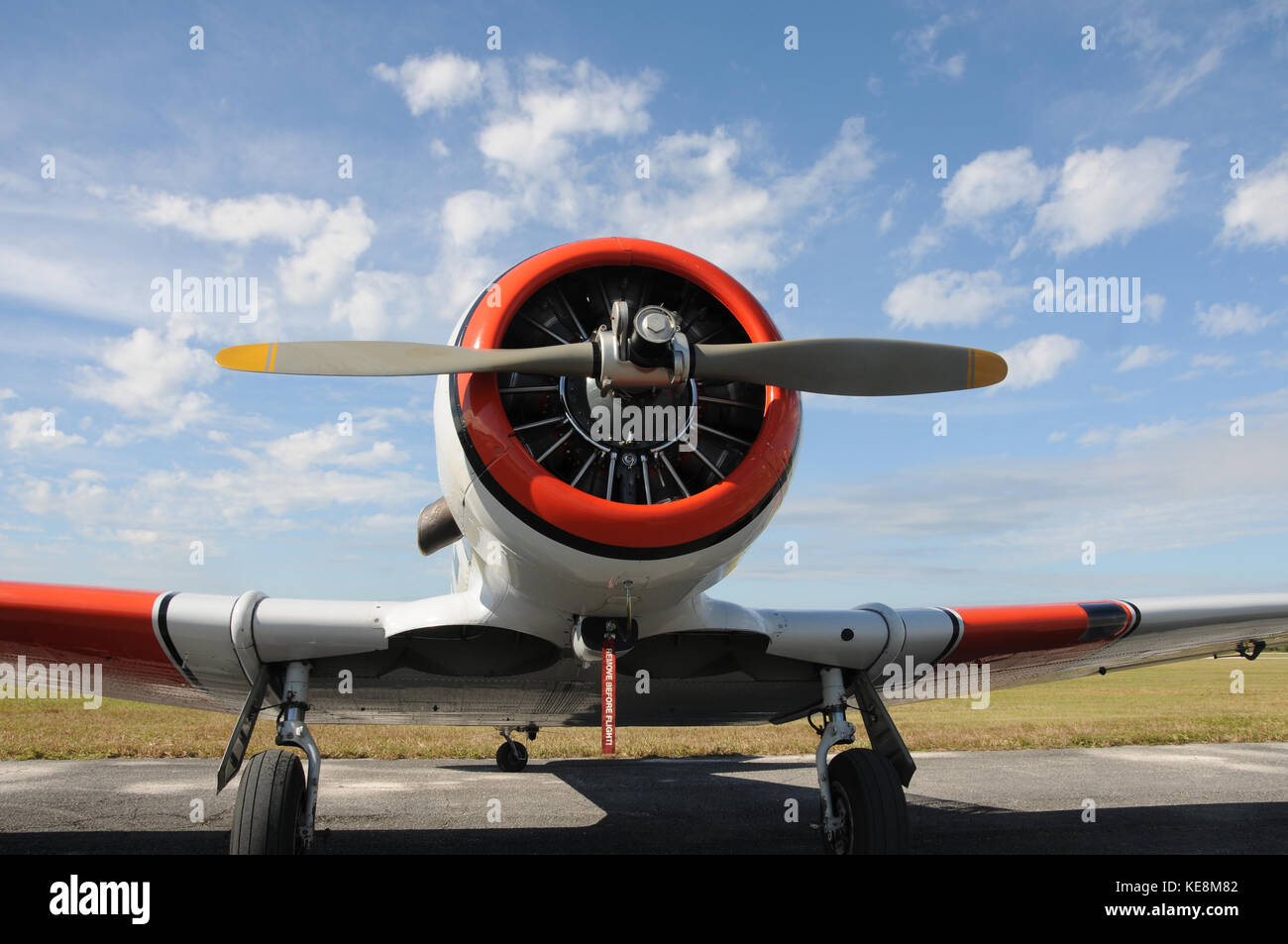 Vista frontale del retrò aereo ad elica Foto stock - Alamy