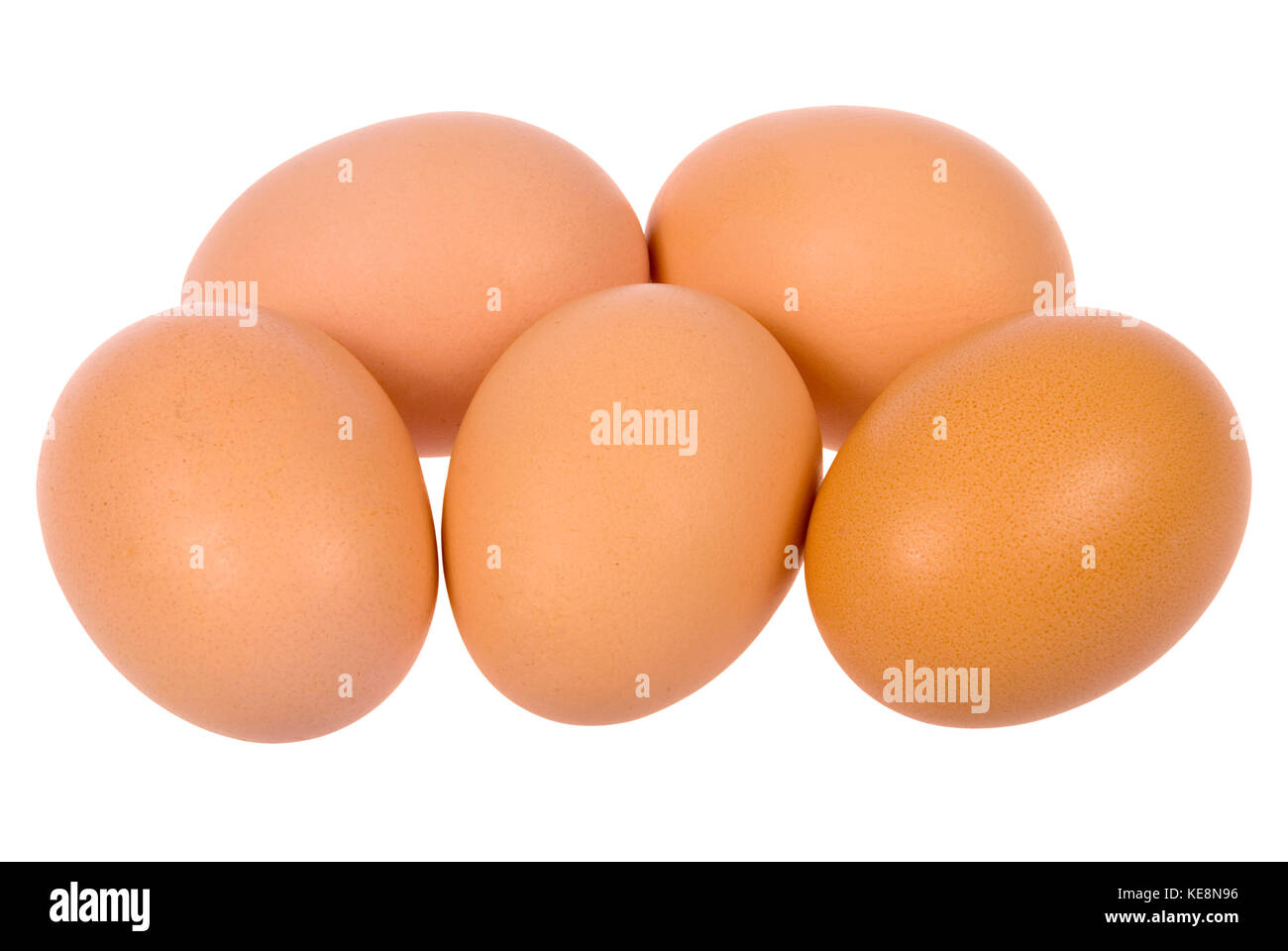 Cinque uova. isolato su uno sfondo bianco. tracciato di ritaglio all'interno. Foto Stock