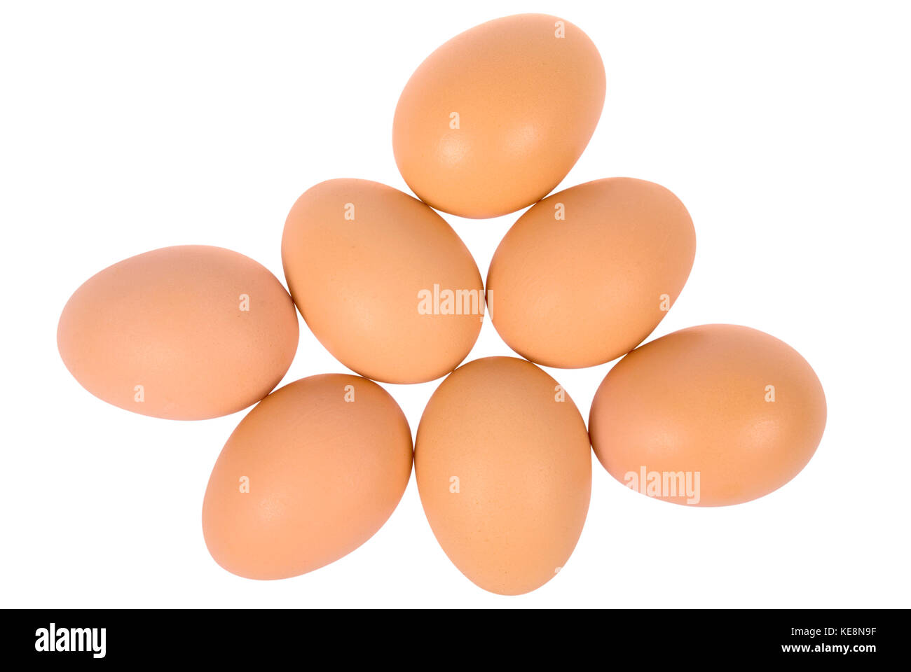Sette uova. isolato su uno sfondo bianco. tracciato di ritaglio all'interno. Foto Stock
