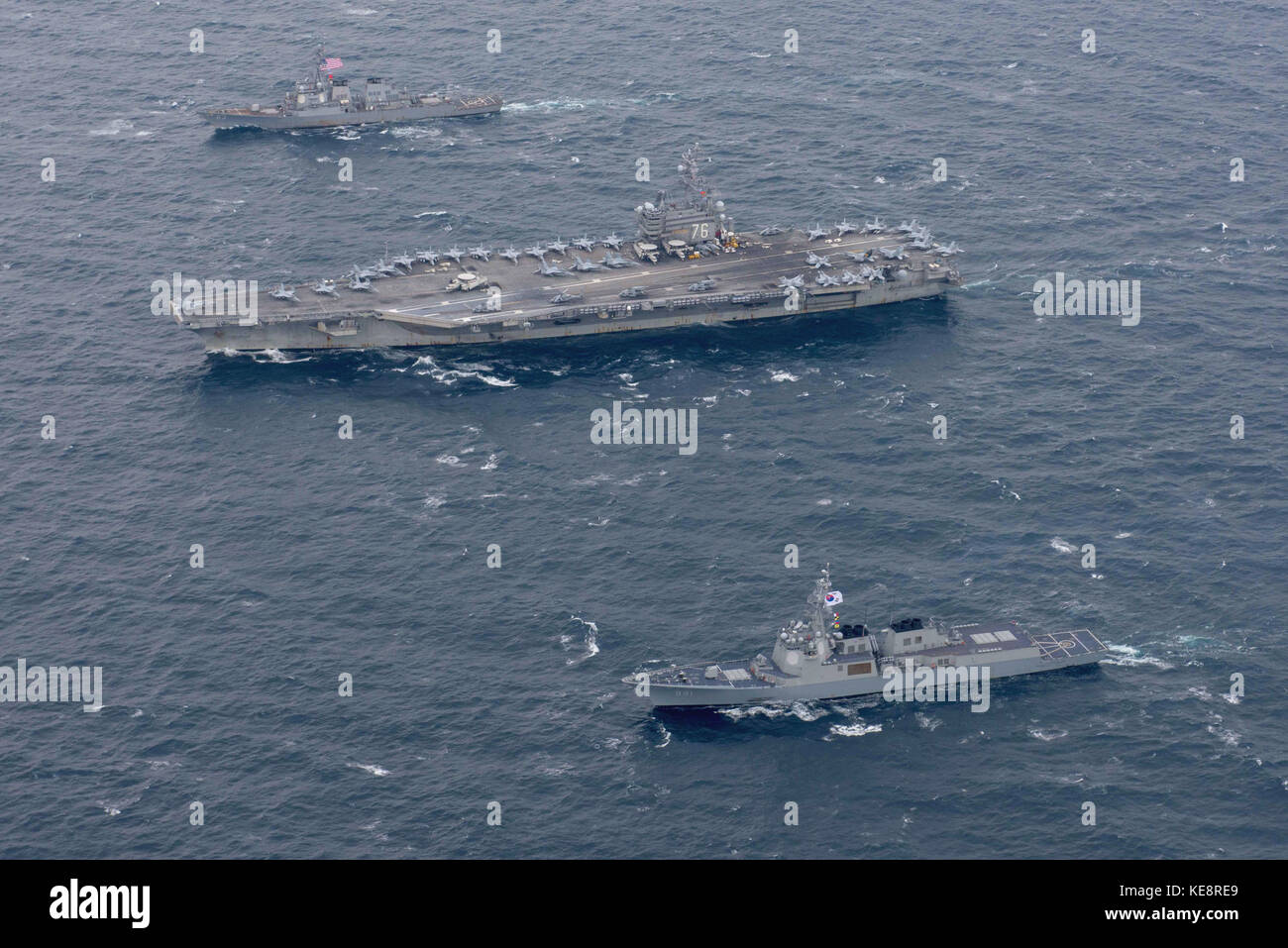 La Marina è distribuita portaerei USS Ronald Reagan (CVN 76) Foto Stock