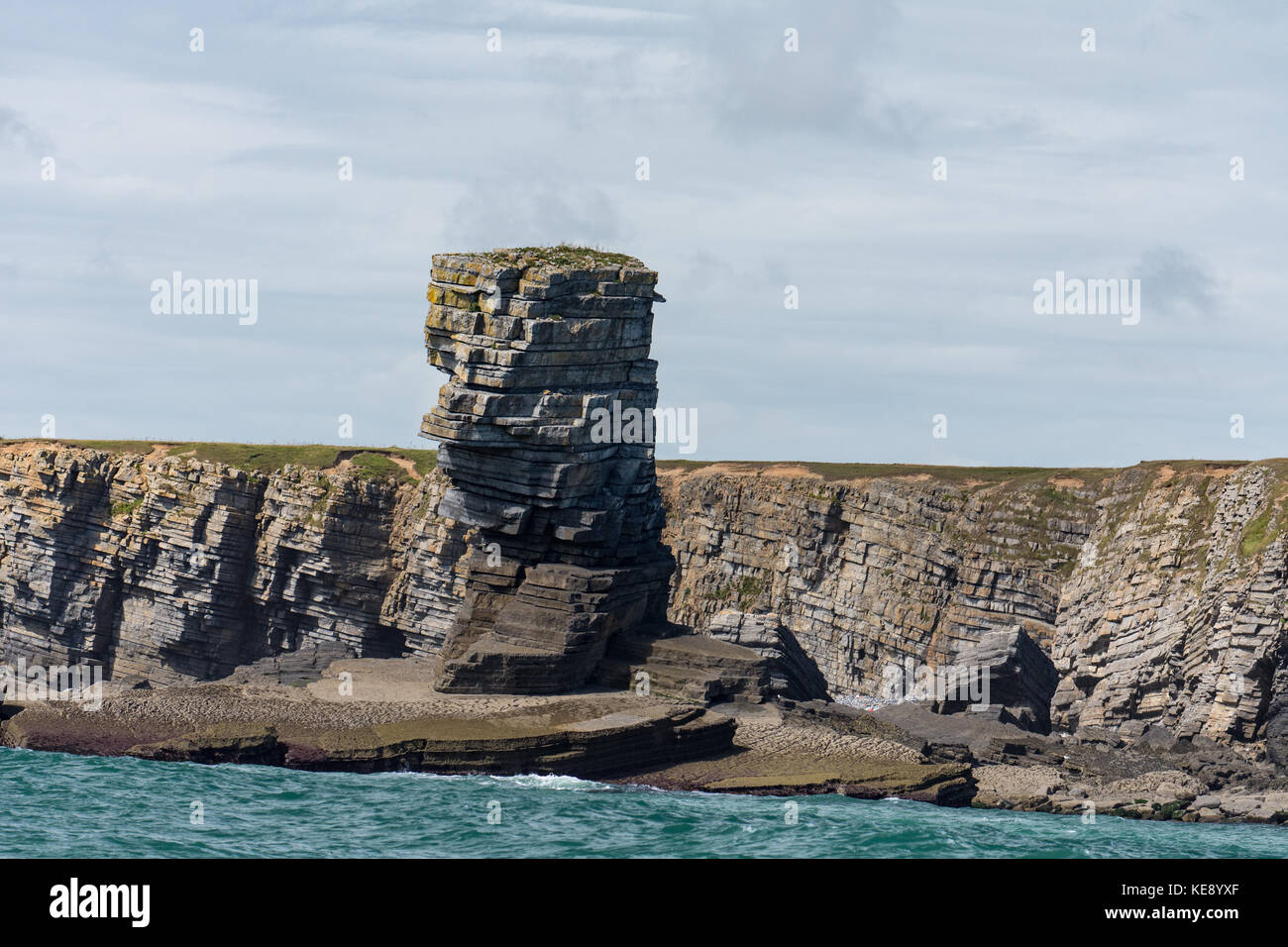 Le formazioni rocciose tra linney testa e testa flimston, Pembrokeshire Foto Stock