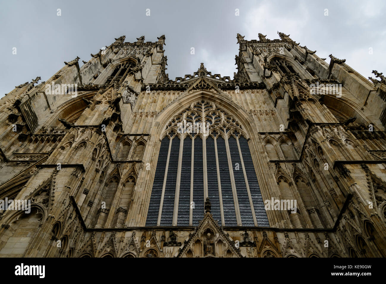 Imponente facciata della cattedrale di York Minster Foto Stock