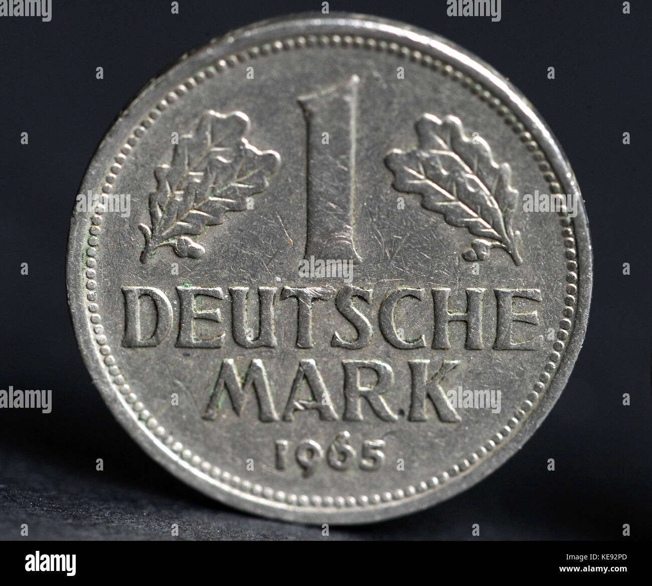 Un marchio di una moneta dal 1965, fotografato il 14 giugno 2010 a Berlino. | Utilizzo di tutto il mondo Foto Stock