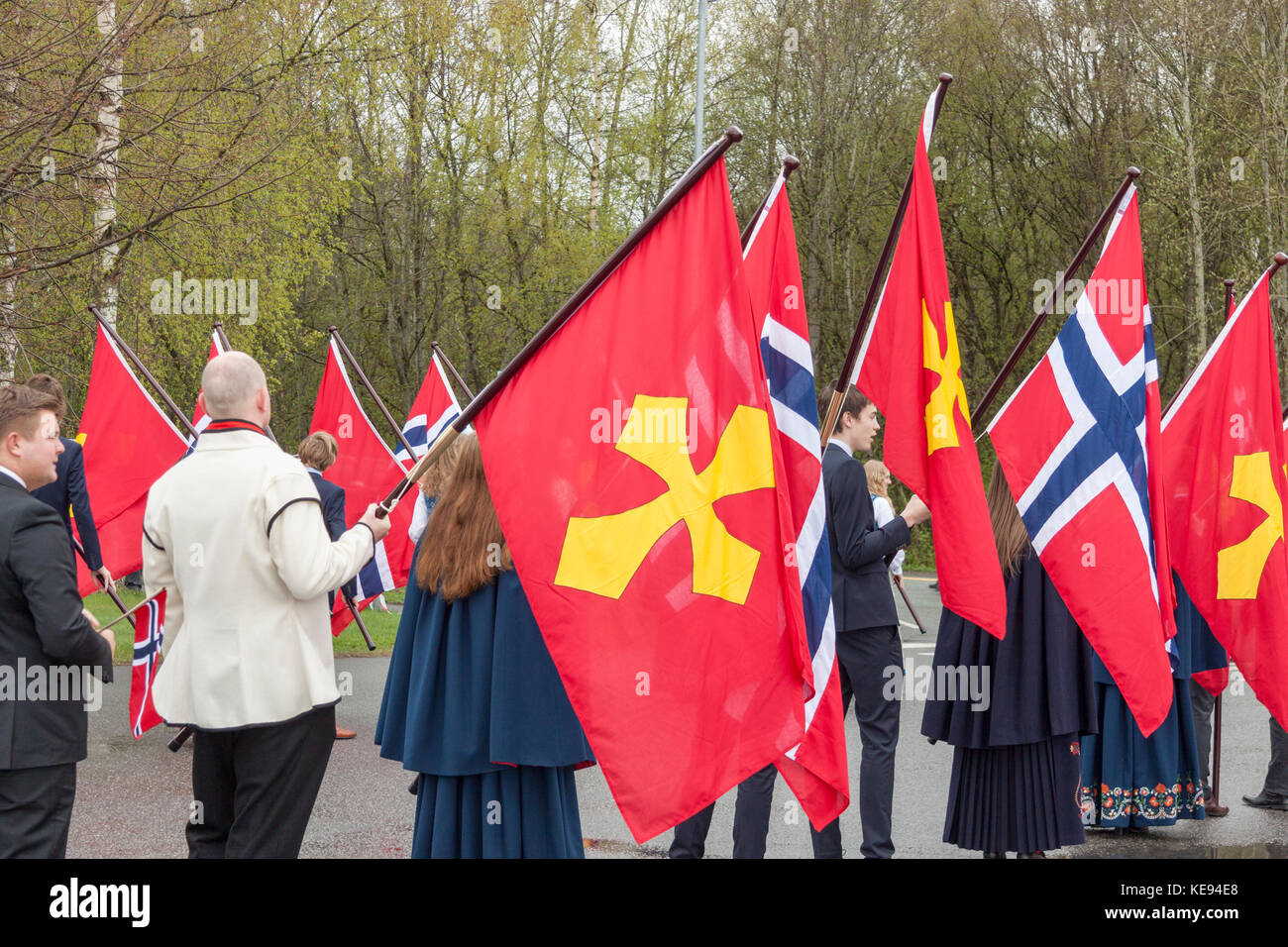 Verdal, Norvegia - 17 maggio 2017: giornata nazionale in Norvegia. norvegesi alla celebrazione tradizionale e la sfilata in maggio 17, 2017 in verdal. persone su parde essere Foto Stock