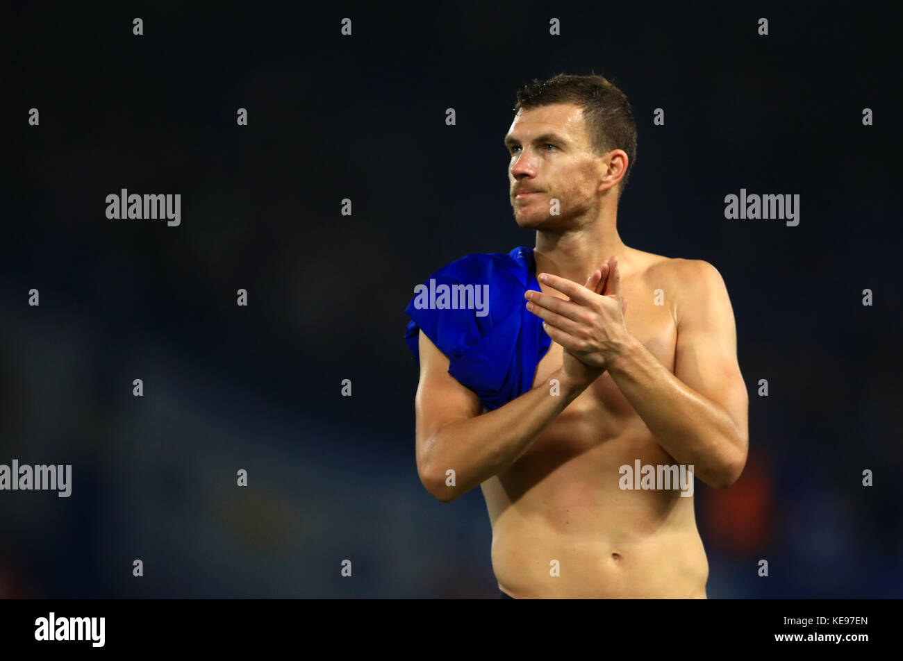 L'Edin Dzeko di Roma reagisce dopo il fischio finale della UEFA Champions League, partita del gruppo C a Stamford Bridge, Londra. Foto Stock