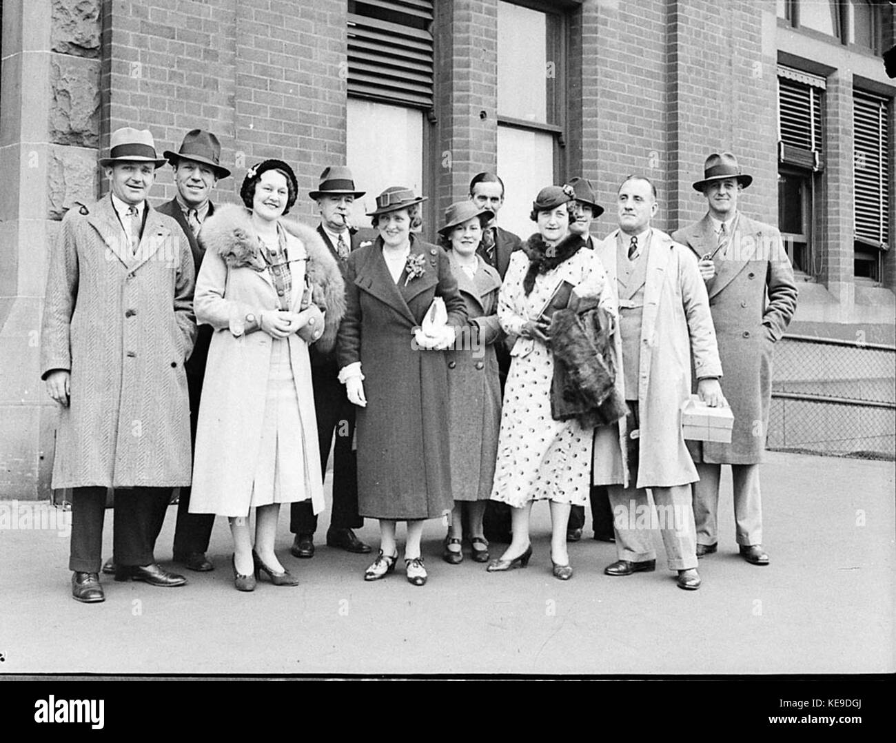 Questa immagine cattura l'arrivo del Melbourne Express, un importante evento di trasporto che presenta lo spettacolo Gilbert Sullivan, un punto di riferimento culturale nella storia dei trasporti di Melbourne. Foto Stock