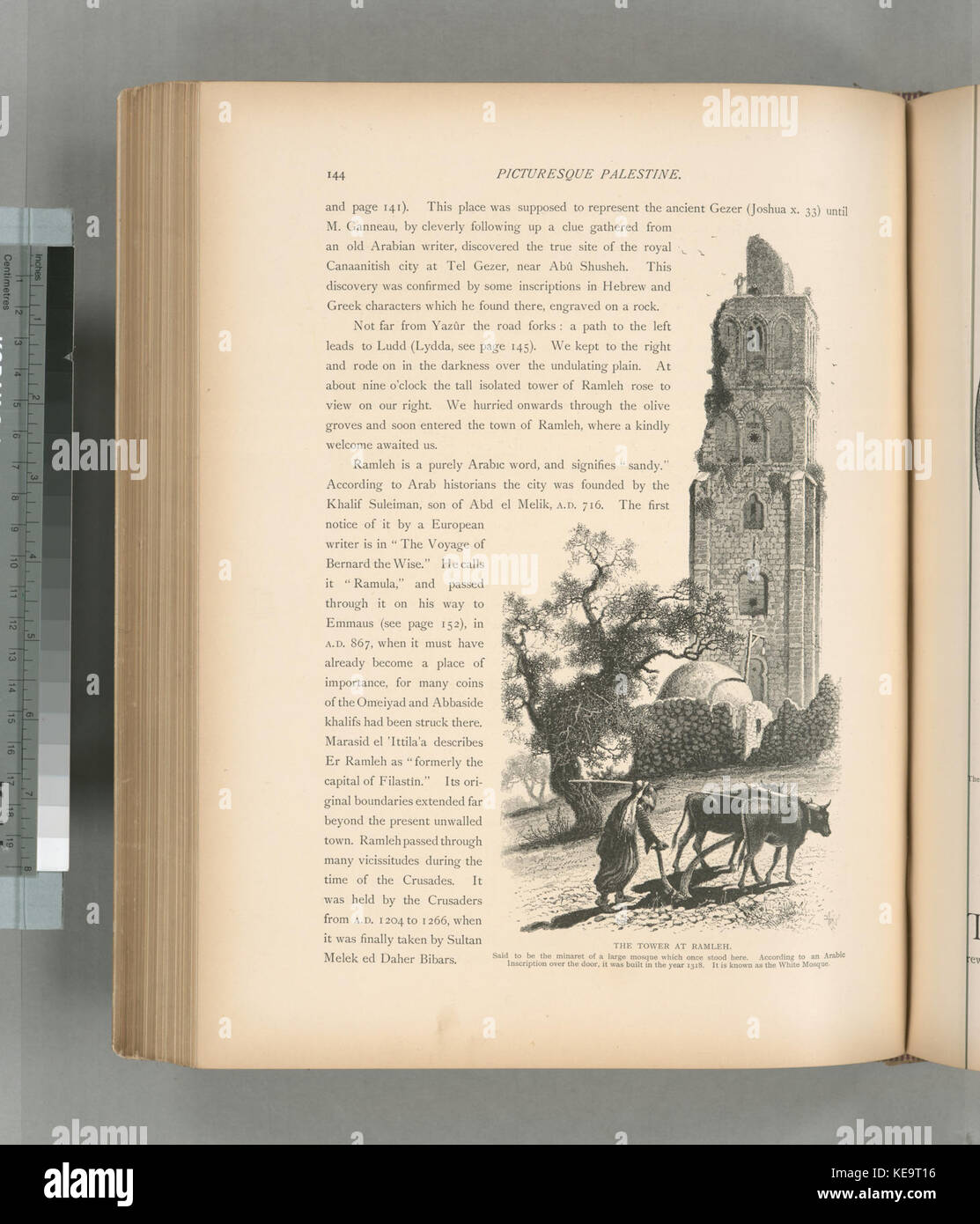 La torre a Ramleh. Ha detto di essere il minareto della grande moschea che sorgeva qui. Secondo un Arabo iscrizione sopra la porta fu costruito nell'anno 1318. È noto come il bianco (NYPL B10607452 80657) Foto Stock