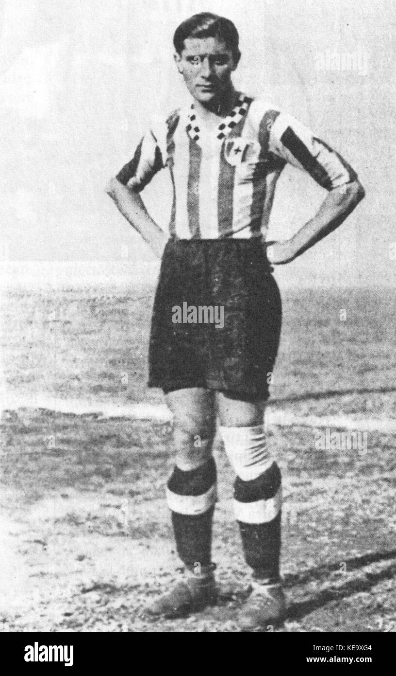 Giuseppe Meazza è stato un rinomato calciatore italiano che ha giocato per l'Ambrosiana nella stagione 1930-31. La sua carriera è celebrata per le sue abilità e i suoi successi sul campo, contribuendo in modo significativo alla storia del calcio italiano. Foto Stock