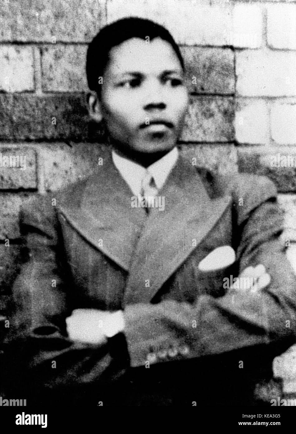 "Young Mandela" offre un'idea dei primi anni di vita di Nelson Mandela, mostrando i suoi anni formativi e le lotte politiche che hanno plasmato la sua leadership in Sud Africa. Foto Stock