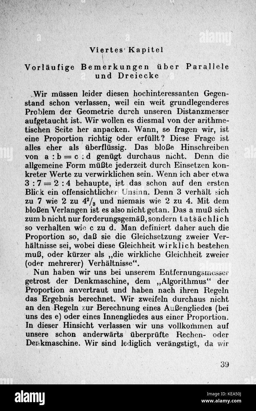 "Vom Punkt zur Vierten Dimension" (dal punto alla quarta dimensione) è un'opera che discute della fisica teorica e del concetto della quarta dimensione. Pagina 039 esplora le teorie matematiche e scientifiche dietro lo spazio più dimensionale. Foto Stock