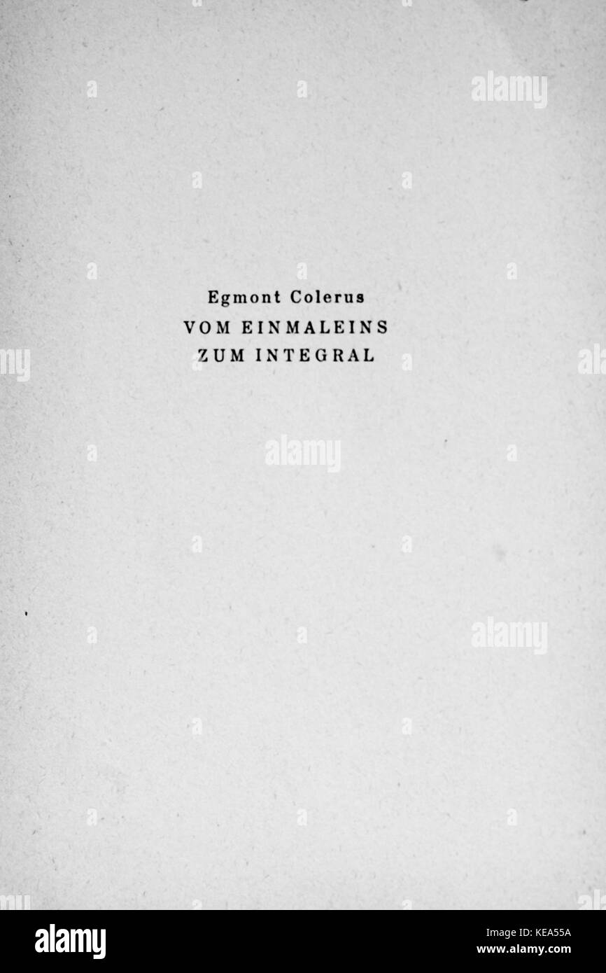 "Vom Einmaleins zum Integral" di Egmont Colerus copre concetti matematici, che vanno dall'aritmetica di base agli integrali. Il libro riflette il contributo di Colerus all'educazione della matematica all'inizio del XX secolo. Foto Stock