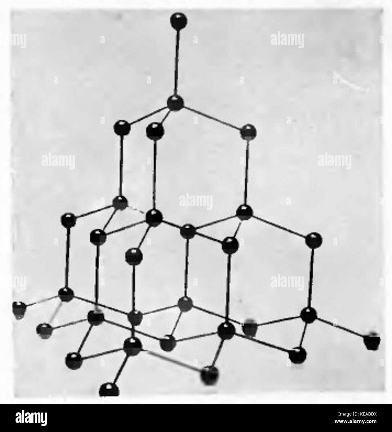 Questo titolo si riferisce a una pagina dell'opera di William Bragg Tajemnice Atomów (i segreti dell'atomo). Il libro probabilmente esplora la teoria atomica e le scoperte scientifiche relative agli atomi. Foto Stock