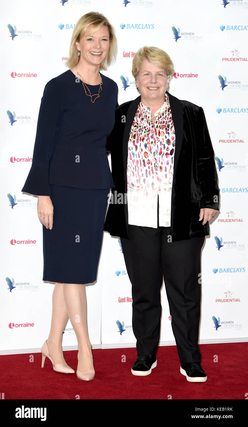 La Foto Deve Essere Accreditata ©Alpha Press 079965 16/10/2017 Julie Etchingham Sandi Toksvig Women Of The Year Awards Lunch 2017 Intercontinental Hotel London Foto Stock