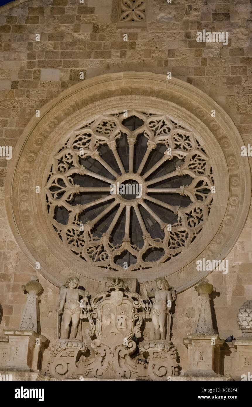 Vista del rosone della cattedrale di Otranto Foto Stock