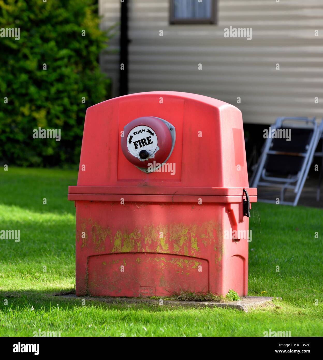 Azionato manualmente il fuoco il campanello di allarme su una roulotte England Regno Unito Foto Stock