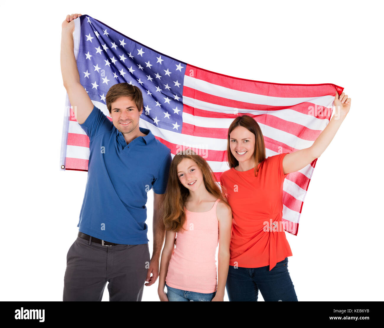 Sorridente azienda familiare bandiera americana su sfondo bianco Foto Stock