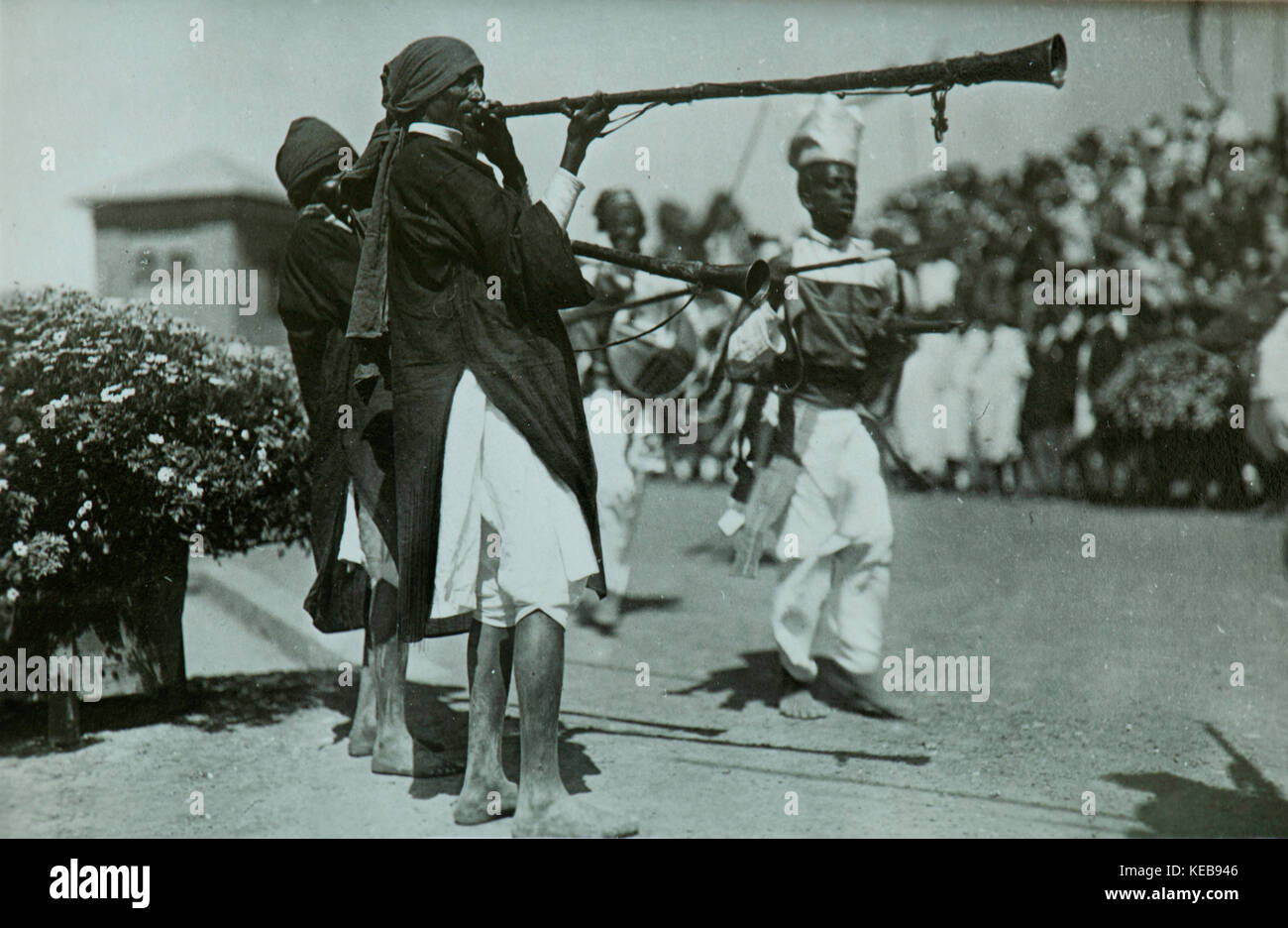 In una sfilata in Eritrea durante l'Italiano periodo coloniale (1936) Foto Stock