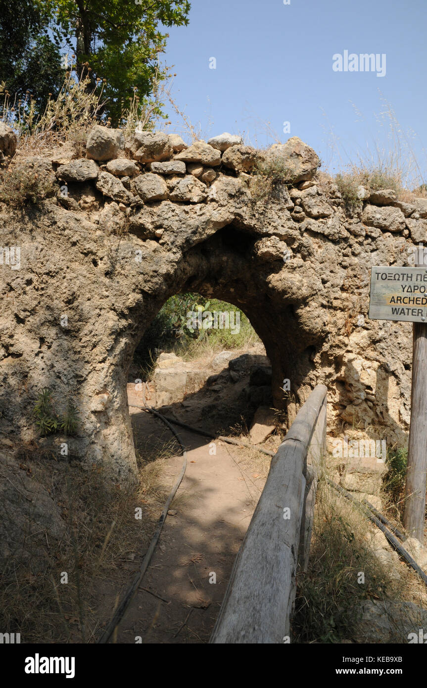 Il Mili Gorge Near Rethymno in Creta settentrionale fornisce una piacevole passeggiata attraverso un paesaggio di villaggi abbandonati e. mulini ad acqua. Foto Stock