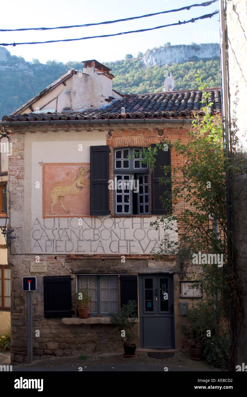 Ristorante rustico esterno, saint-antonin-noble-val, Francia Foto Stock