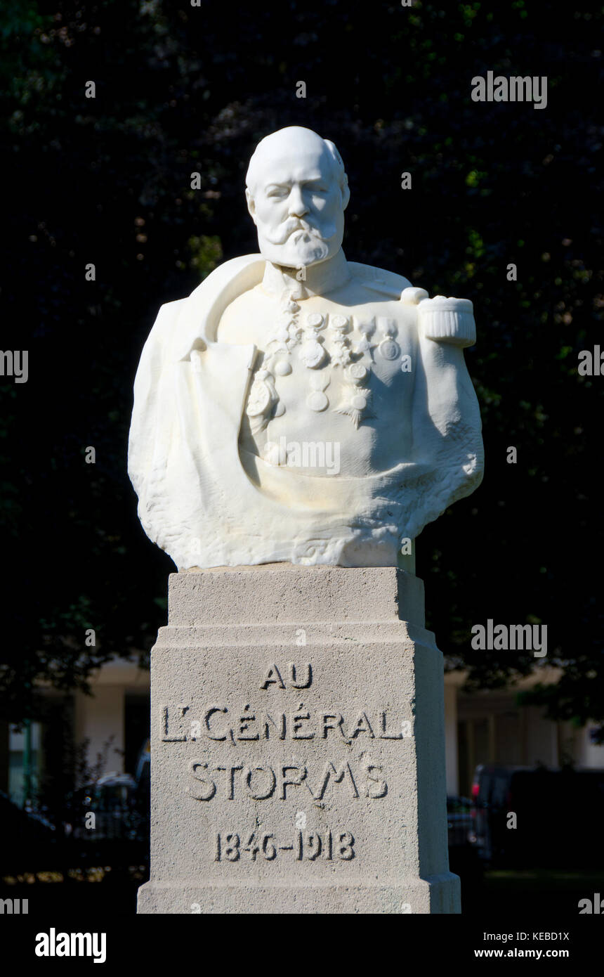 Bruxelles, Belgio. Busto di Émile Pierre Joseph tempeste (1846-1918) soldato e explorer, Piazza de Meeus Foto Stock