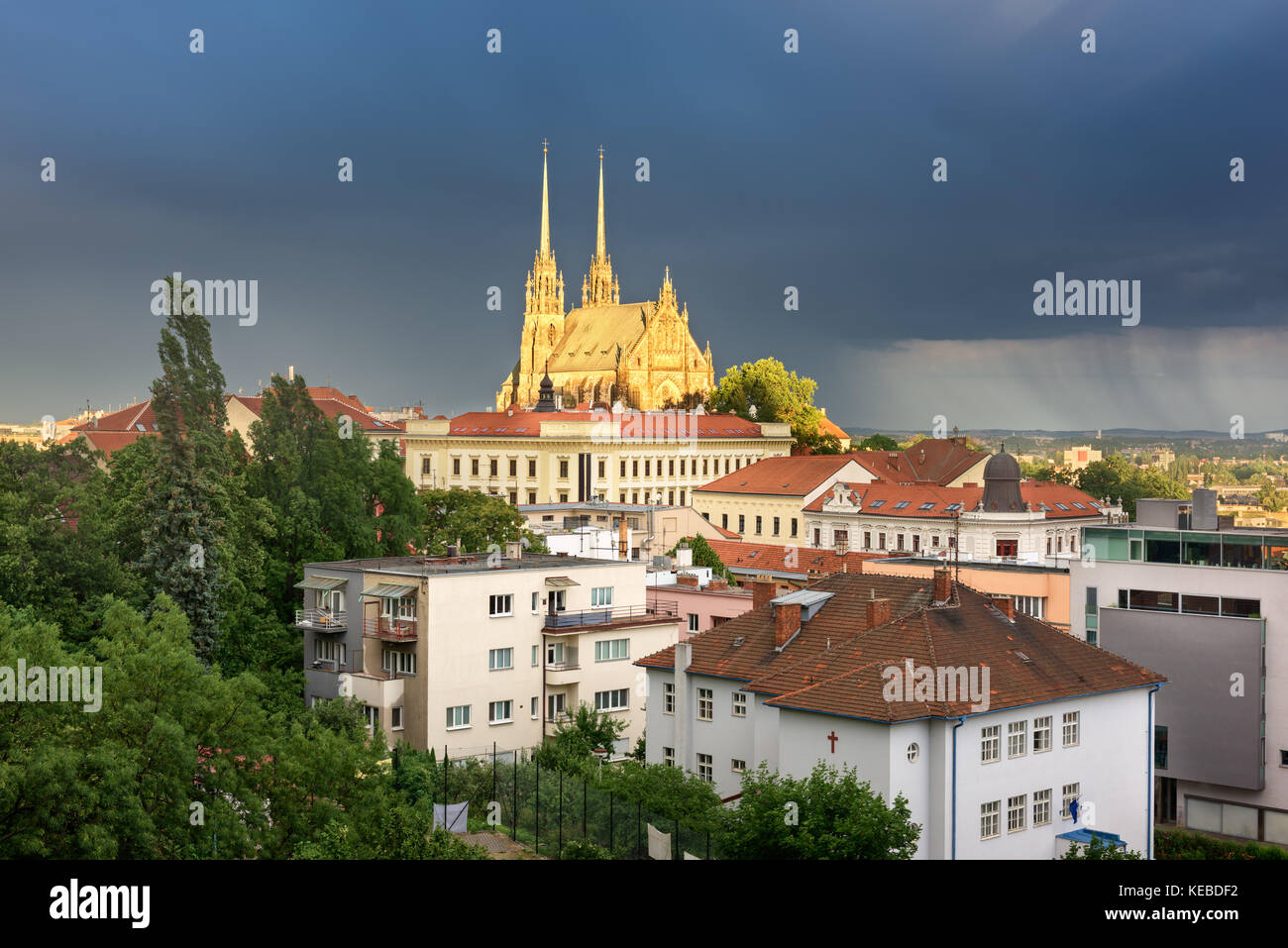 La cattedrale dei santi Pietro e Paolo in serata, Brno, Repubblica ceca Foto Stock