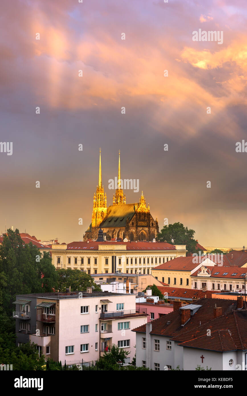 La cattedrale dei santi Pietro e Paolo in serata, Brno, Repubblica ceca Foto Stock