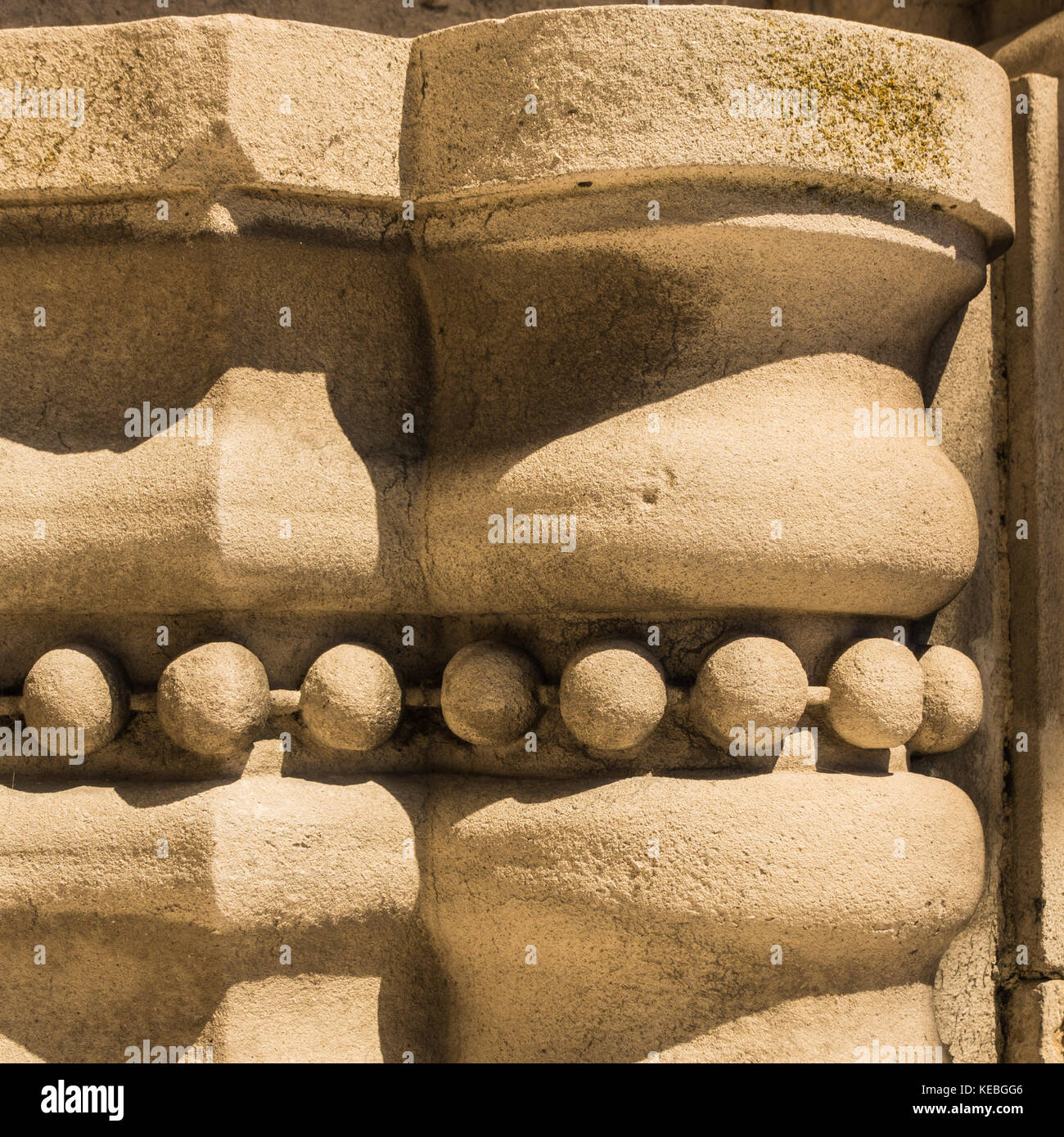 Dettagli architettonici da un edificio in pietra situato in Southampton, Hampshire, Regno Unito. Foto Stock