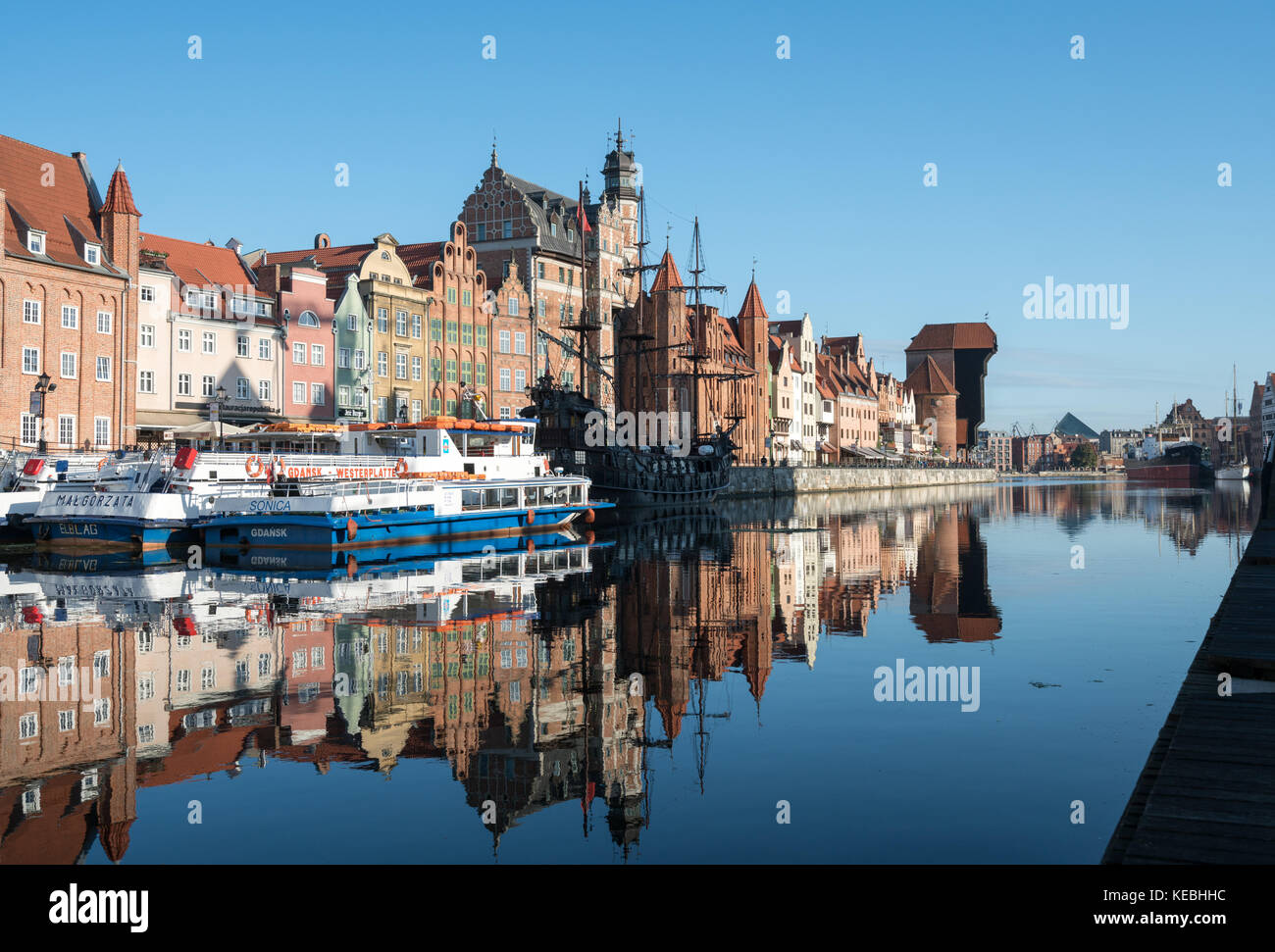 Il lungofiume di bar e ristoranti a Danzica Polonia Foto Stock