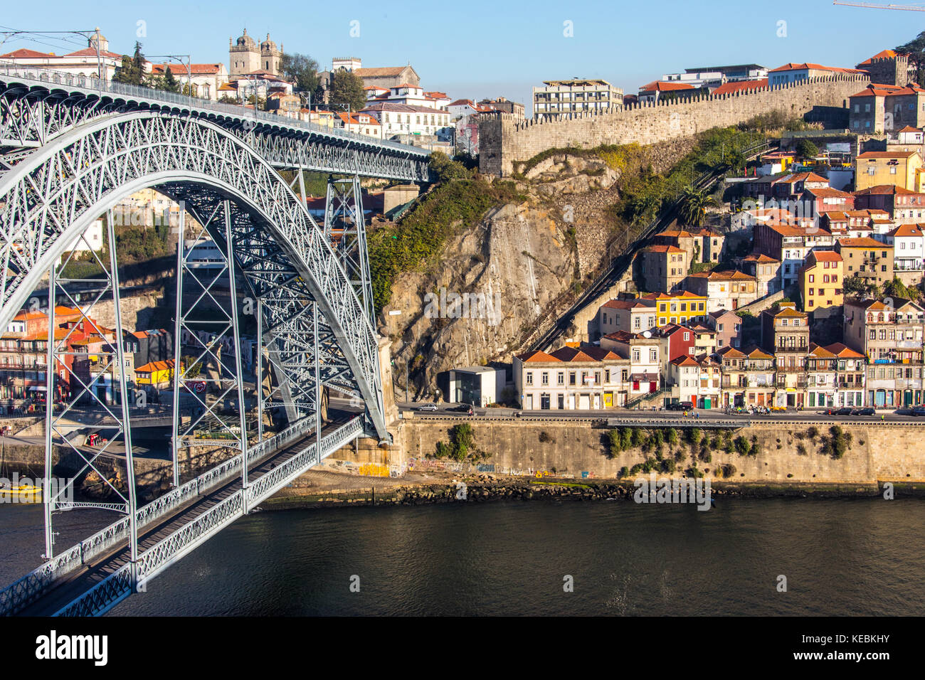 Ponte Dom Luiz I, Muralha Fernandina, Fernandina parete, Guindais, Porto, Portogallo Foto Stock