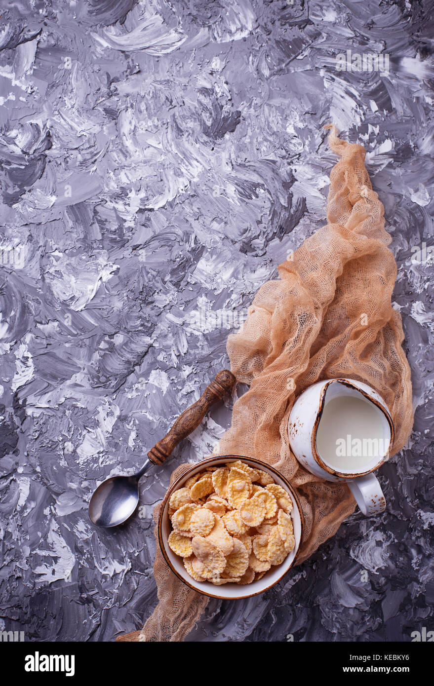 Corn flake e latte . sana colazione Foto Stock