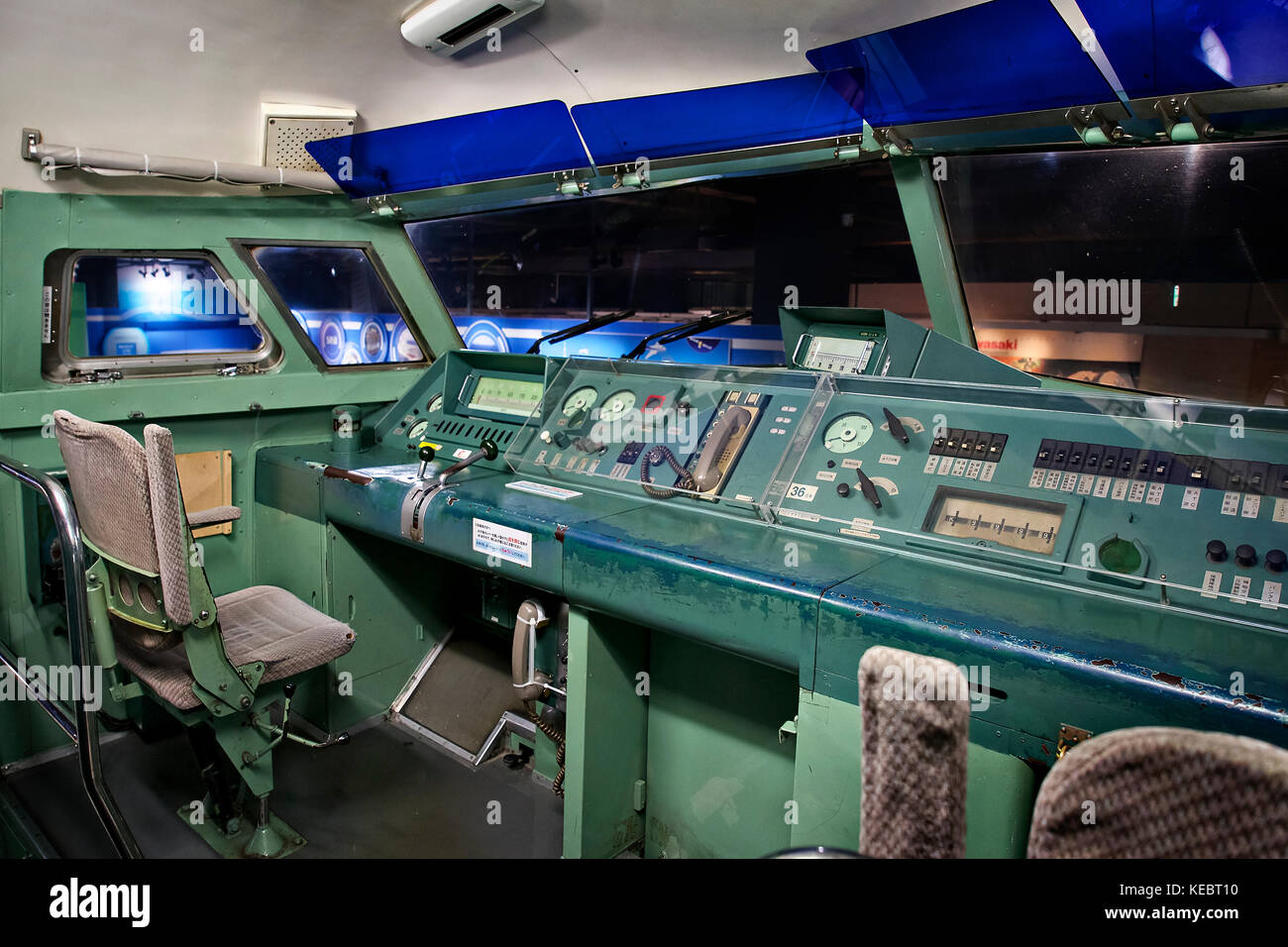 Giappone, isola di Honshu, Kobe, cabina del conducente del shinkansen 0 treno. Foto Stock