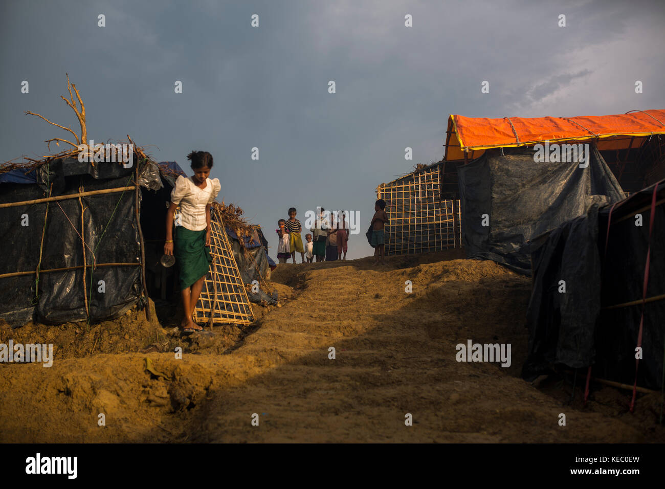 Cox's Bazar, Bangladesh. Xix oct, 2017. rohingya rifugiato lo stile di vita all'interno balukhali Refugee Camp In Cox bazar, Bangladesh il 19 ottobre 2017. quasi 600.000 profughi rohingya hanno raggiunto il Bangladesh dal mese di agosto, fuggiti dalle violenze in Myanmar è stato di Rakhine, in cui le Nazioni Unite ha accusato le truppe di condurre una campagna di pulizia etnica contro di loro. Credito: zakir hossain chowdhury zakir/alamy live news Foto Stock